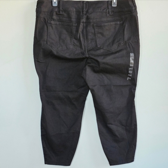 36 TORRID BLACK DENIM WOMEN'S PLUS SIZE 24XS - Picture 3 of 3